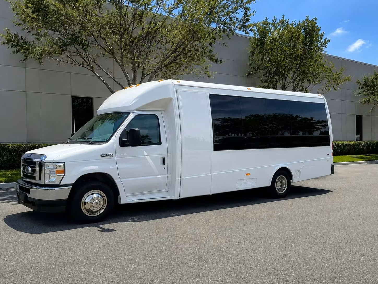 goleta 15 passenger minibus rental