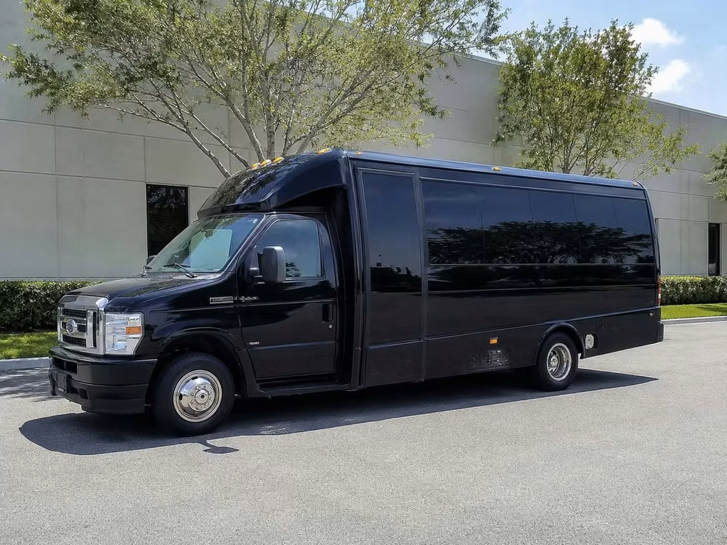 goleta 18 passenger minibus rental